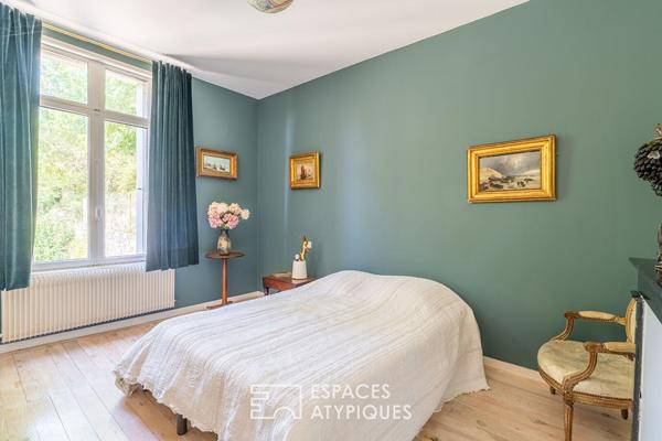 Maison de caractère nichée dans son domaine boisé