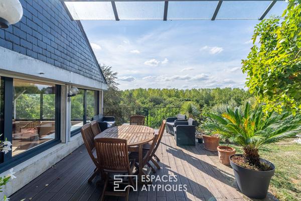 Maison de caractère nichée dans son domaine boisé