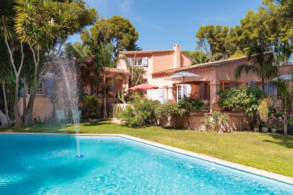 Villa, 5 chambres, vue mer au calme, quartier Clos des Plages–Peymian