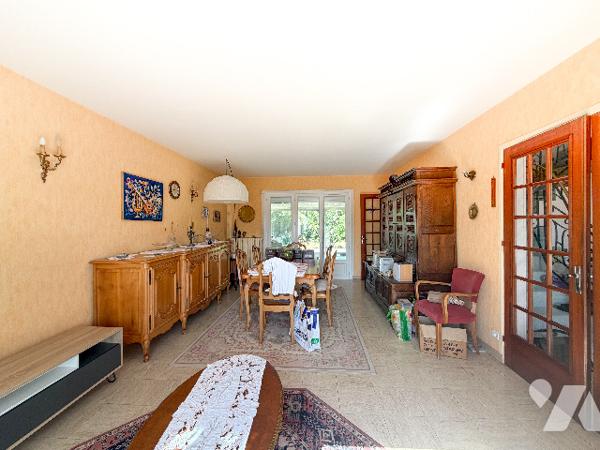 Maison située dans un quartier recherché de Soissons, offrant 140,06 m² habitables dans un environ