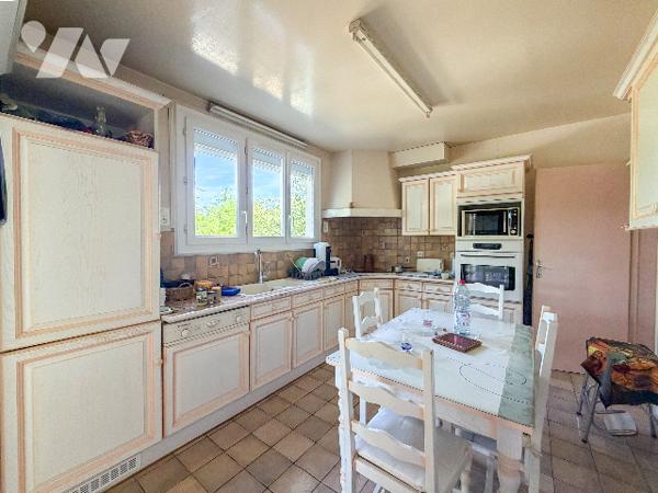 Maison située dans un quartier recherché de Soissons, offrant 140,06 m² habitables dans un environ