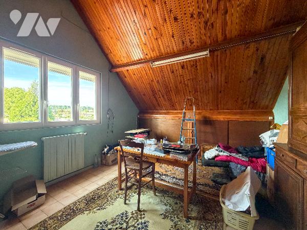 Maison située dans un quartier recherché de Soissons, offrant 140,06 m² habitables dans un environ