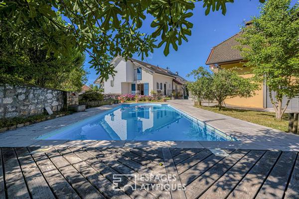 Propriété de caractère avec piscine et vue sur les montagnes