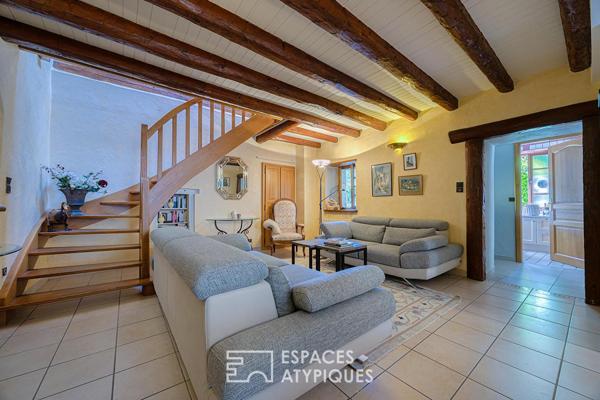 Propriété de caractère avec piscine et vue sur les montagnes
