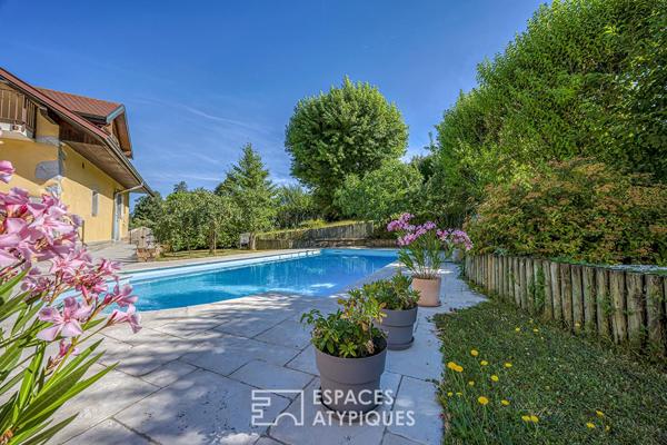 Propriété de caractère avec piscine et vue sur les montagnes