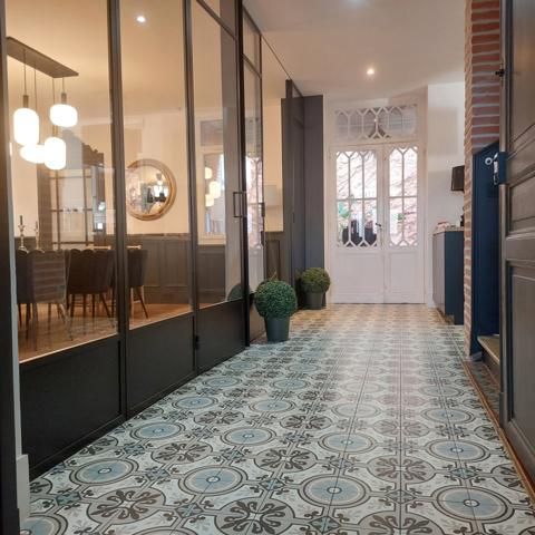 Toulousaine à vendre 6 pièces MONTAUBAN (82) d'environ 300m² habitable, belles prestations, possibilité bureau indépendant avec jardin, parking intérieur.