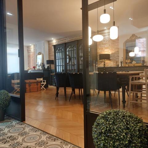 Toulousaine à vendre 6 pièces MONTAUBAN (82) d'environ 300m² habitable, belles prestations, possibilité bureau indépendant avec jardin, parking intérieur.