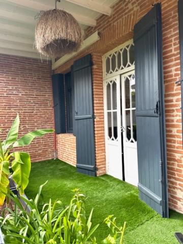 Toulousaine à vendre 6 pièces MONTAUBAN (82) d'environ 300m² habitable, belles prestations, possibilité bureau indépendant avec jardin, parking intérieur.