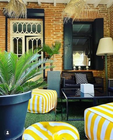 Toulousaine à vendre 6 pièces MONTAUBAN (82) d'environ 300m² habitable, belles prestations, possibilité bureau indépendant avec jardin, parking intérieur.