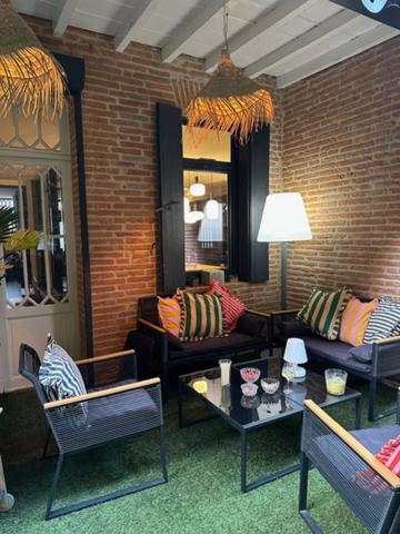 Toulousaine à vendre 6 pièces MONTAUBAN (82) d'environ 300m² habitable, belles prestations, possibilité bureau indépendant avec jardin, parking intérieur.