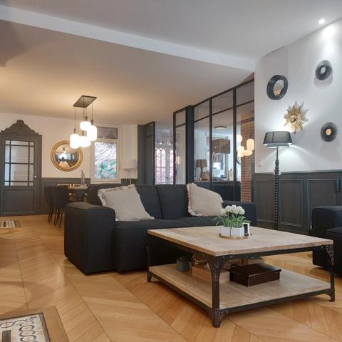 Toulousaine à vendre 6 pièces MONTAUBAN (82) d'environ 300m² habitable, belles prestations, possibilité bureau indépendant avec jardin, parking intérieur.