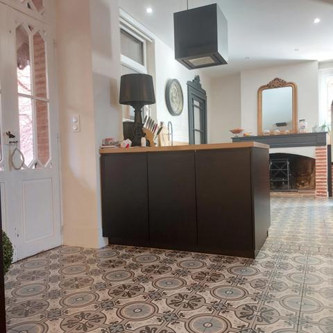 Toulousaine à vendre 6 pièces MONTAUBAN (82) d'environ 300m² habitable, belles prestations, possibilité bureau indépendant avec jardin, parking intérieur.