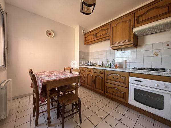 Appartement dernier etage avec balcon, cave et garage - Challans