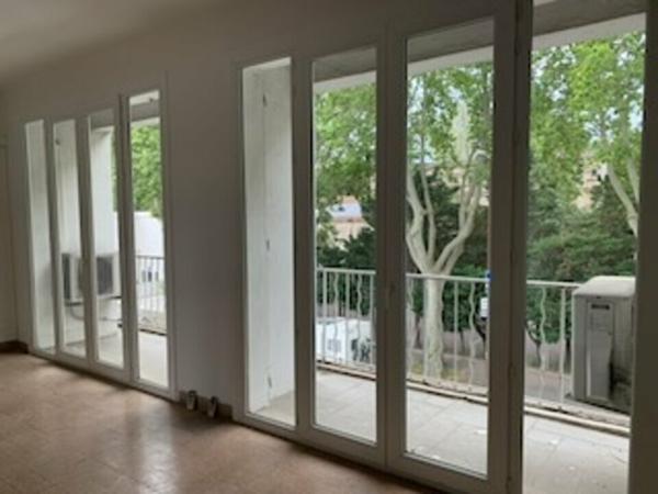 Bureaux à vendre à Avignon avec parking proche Tribunal 96 m²