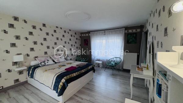 🏘️ Maison familiale avec vue exceptionnelle et dépendances 🏘️ 

🌳🌳Dans un cadre calme et verdoyant, découvrez cette maison de caractère de 180 m²🌳🌳 

👉🏿Dès l'entrée nous serons charmés par:

-Salon / salle à manger avec poêle à bois 11 kW
-Cuisine équipée
-Petit salon ou coin bureau avec poêle à pellets
-Buanderie
-Dressing
-Salle de douche
-WC 

👉🏿Au 1er étage:

-Chambre avec rangements (16m²)
-Une suite parentale comprenant un grand dressing et salle de bain (20m²)

👉🏿Au second étage:

- 2 chambres (16 m² et 20 m²)


➕Dépendances et extérieurs:

-salle de musique 50 m² chauffée avec panneaux solaires pouvant être transformée en Airbnb pour un complément de revenus non négligeable
-atelier + scierie équipée
-caves avec puits et pompe alimentant plusieurs équipements
-terrasse aménagée avec barbecue
-parking avec carport photovoltaïque

🪴🌳Ce n'est pas fini, découvrez encore 🌳🪴

-verger de 350 m²
-bois de 600 m²
-plusieurs coins jardins
-abri en béton
-surface totale du terrain comprenant la maison 3006 m²

🔥Les plus qui font la différence 🔥

-toiture récente
-marquise fait main
-pompe à chaleur + poêles
-réserve de bois
-fenêtres anti-bruit PVC

Multiples possibilités pour cette jolie demeure tel que:
-chambres d'hôtes
-airbnb
-projets touristique 
✅DPE C

📞 Contactez moi pour une visite 06.61.83.67.94 📞