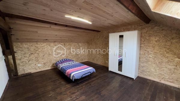🏘️ Maison familiale avec vue exceptionnelle et dépendances 🏘️ 

🌳🌳Dans un cadre calme et verdoyant, découvrez cette maison de caractère de 180 m²🌳🌳 

👉🏿Dès l'entrée nous serons charmés par:

-Salon / salle à manger avec poêle à bois 11 kW
-Cuisine équipée
-Petit salon ou coin bureau avec poêle à pellets
-Buanderie
-Dressing
-Salle de douche
-WC 

👉🏿Au 1er étage:

-Chambre avec rangements (16m²)
-Une suite parentale comprenant un grand dressing et salle de bain (20m²)

👉🏿Au second étage:

- 2 chambres (16 m² et 20 m²)


➕Dépendances et extérieurs:

-salle de musique 50 m² chauffée avec panneaux solaires pouvant être transformée en Airbnb pour un complément de revenus non négligeable
-atelier + scierie équipée
-caves avec puits et pompe alimentant plusieurs équipements
-terrasse aménagée avec barbecue
-parking avec carport photovoltaïque

🪴🌳Ce n'est pas fini, découvrez encore 🌳🪴

-verger de 350 m²
-bois de 600 m²
-plusieurs coins jardins
-abri en béton
-surface totale du terrain comprenant la maison 3006 m²

🔥Les plus qui font la différence 🔥

-toiture récente
-marquise fait main
-pompe à chaleur + poêles
-réserve de bois
-fenêtres anti-bruit PVC

Multiples possibilités pour cette jolie demeure tel que:
-chambres d'hôtes
-airbnb
-projets touristique 
✅DPE C

📞 Contactez moi pour une visite 06.61.83.67.94 📞