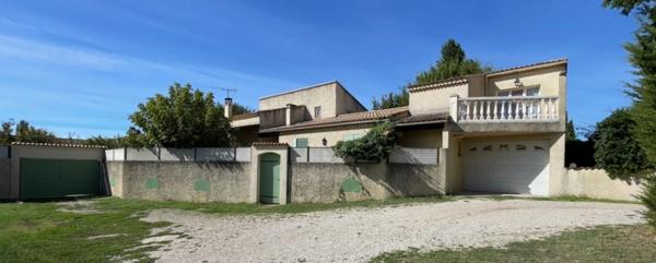 EYGUIÈRES | Grande maison familiale sur un terrain clos & arboré de 630 m² avec piscine