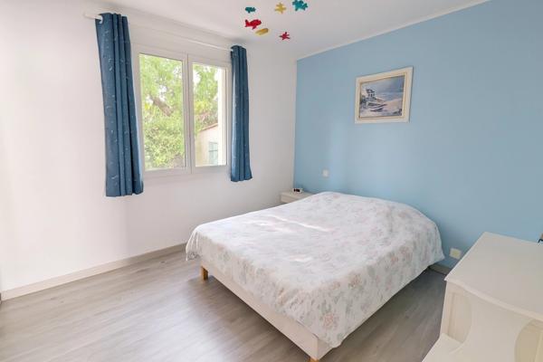 EYGUIÈRES | Grande maison familiale sur un terrain clos & arboré de 630 m² avec piscine