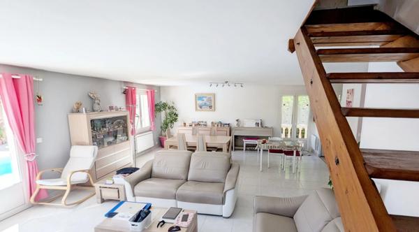 EYGUIÈRES | Grande maison familiale sur un terrain clos & arboré de 630 m² avec piscine