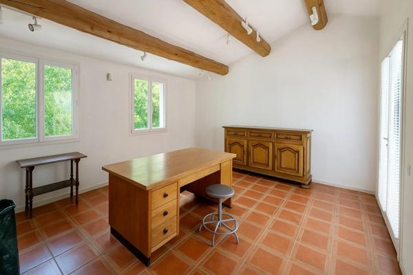 EYGUIÈRES | Grande maison familiale sur un terrain clos & arboré de 630 m² avec piscine