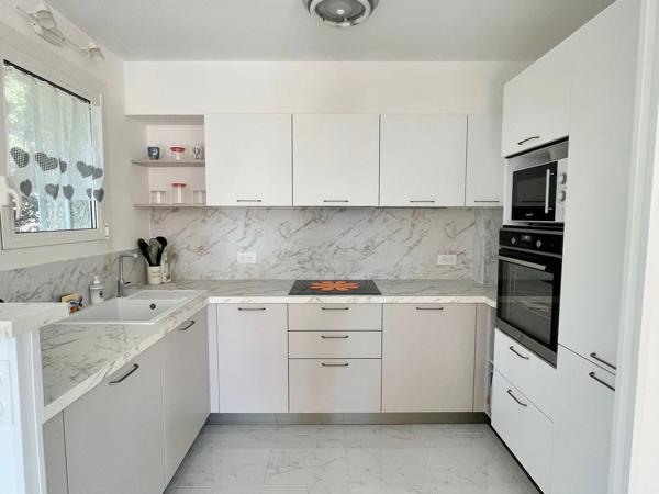 EYGUIÈRES | Grande maison familiale sur un terrain clos & arboré de 630 m² avec piscine