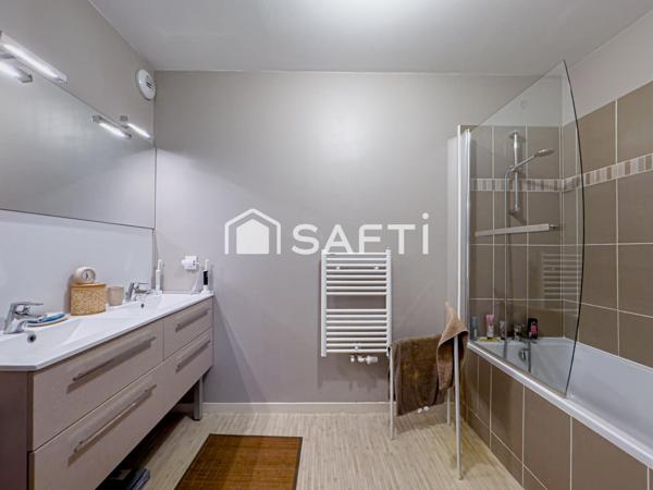 Appartement de type 5, dernier étage, 2 places de parking