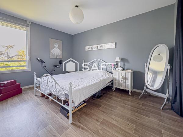 Appartement de type 5, dernier étage, 2 places de parking