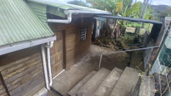 Chalet F4 de 100 m² à rénover ou détruire sur terrain de 477 m² à "Manapany-Les-Bains" (97480) SAINT JOSEPH