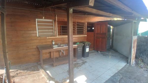 Chalet F4 de 100 m² à rénover ou détruire sur terrain de 477 m² à "Manapany-Les-Bains" (97480) SAINT JOSEPH