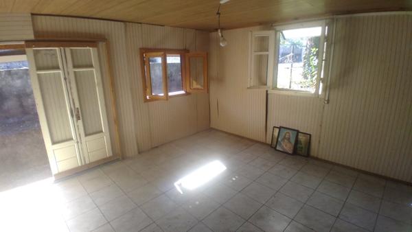 Chalet F4 de 100 m² à rénover ou détruire sur terrain de 477 m² à "Manapany-Les-Bains" (97480) SAINT JOSEPH