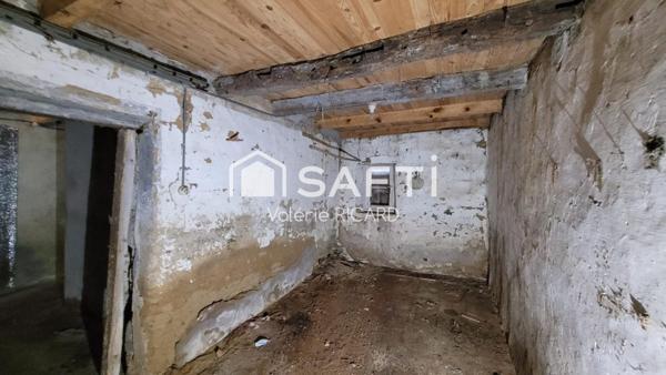 Ancien corps de ferme à rénover.