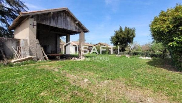 Ancien corps de ferme à rénover.