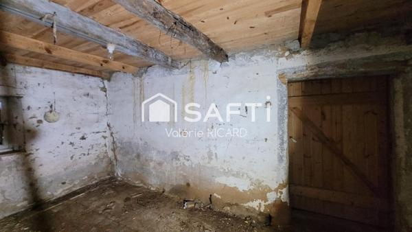 Ancien corps de ferme à rénover.