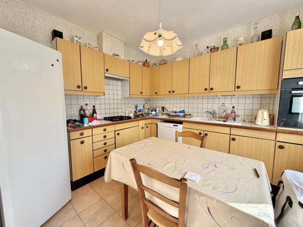 Carqueiranne (83320) Villa avec Vue Mer à Carqueiranne – Proche Plages et Port