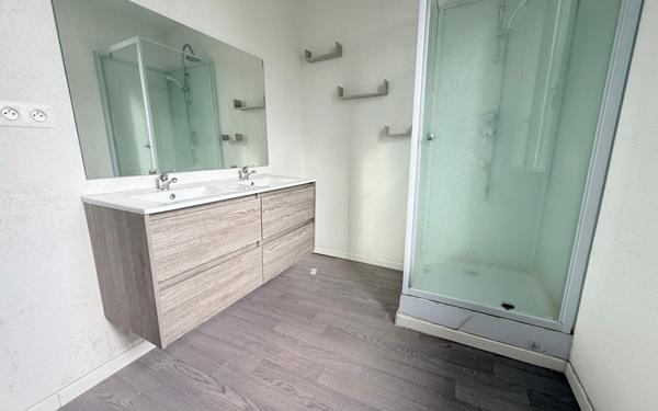 Maison à vendre    5 pièces •  Latrille