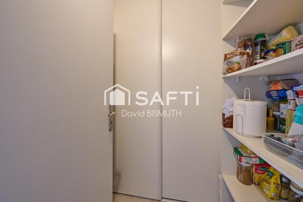 Appartement 4 pièces 3 chambres de 78 m2 avec une place de parking et une cave au sous sol situé à Asnières sur Seine