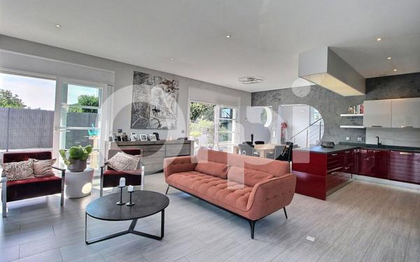 Maison à vendre    6 pièces • 214 m2 Messery