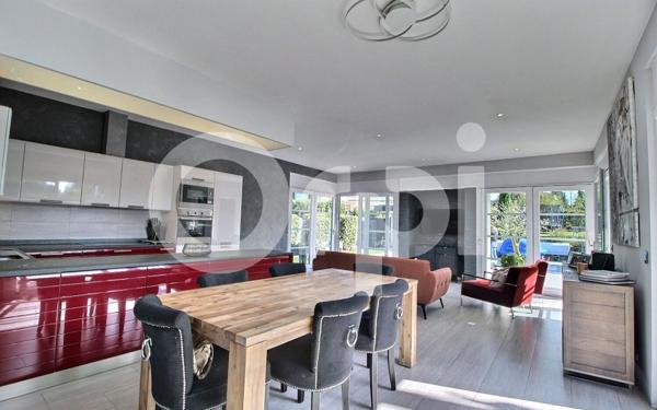 Maison à vendre    6 pièces • 214 m2 Messery