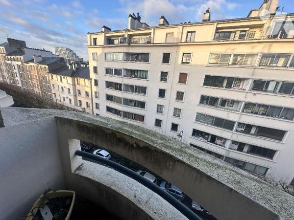 Dans une résidence avec ascenseur, un appartement T2 de 52m² environ au coeur du quartier de la...