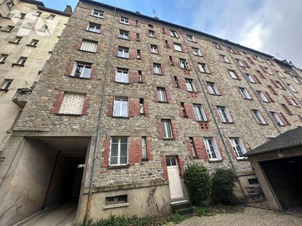 Dans une résidence avec ascenseur, un appartement T2 de 52m² environ au coeur du quartier de la...