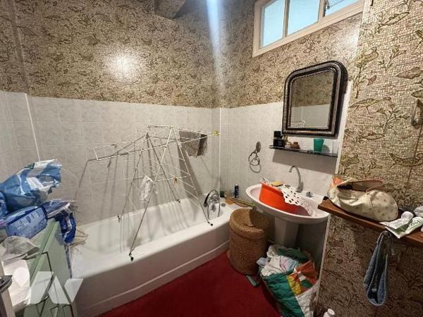 Dans une résidence avec ascenseur, un appartement T2 de 52m² environ au coeur du quartier de la...
