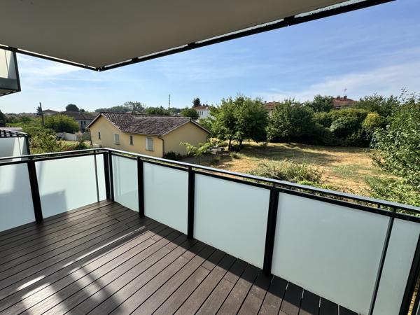 Appartement de type 3 avec terrasse et place de parking