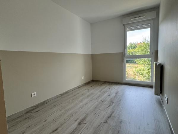 Appartement de type 3 avec terrasse et place de parking