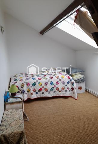 Belle propriété avec une maison des années 1950 et une longère aménagée en loft. Dépendances  avec boxes et plan d'eau et 1 hectare 7 de terrain