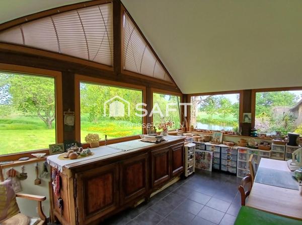 Belle propriété avec une maison des années 1950 et une longère aménagée en loft. Dépendances  avec boxes et plan d'eau et 1 hectare 7 de terrain