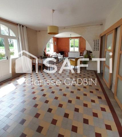 Belle propriété avec une maison des années 1950 et une longère aménagée en loft. Dépendances  avec boxes et plan d'eau et 1 hectare 7 de terrain