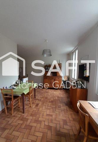 Belle propriété avec une maison des années 1950 et une longère aménagée en loft. Dépendances  avec boxes et plan d'eau et 1 hectare 7 de terrain