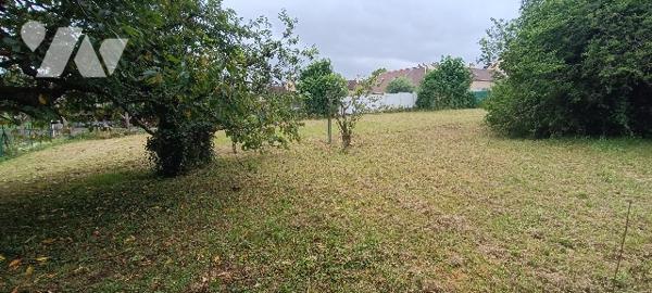 Voulx,  terrain constructible de 789 m² en lot arrière.