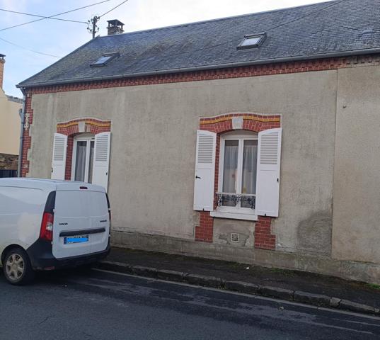 Maison de bourg de 90m2 avec studio en sus.