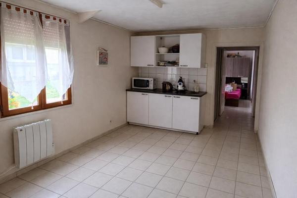 Maison de bourg de 90m2 avec studio en sus.